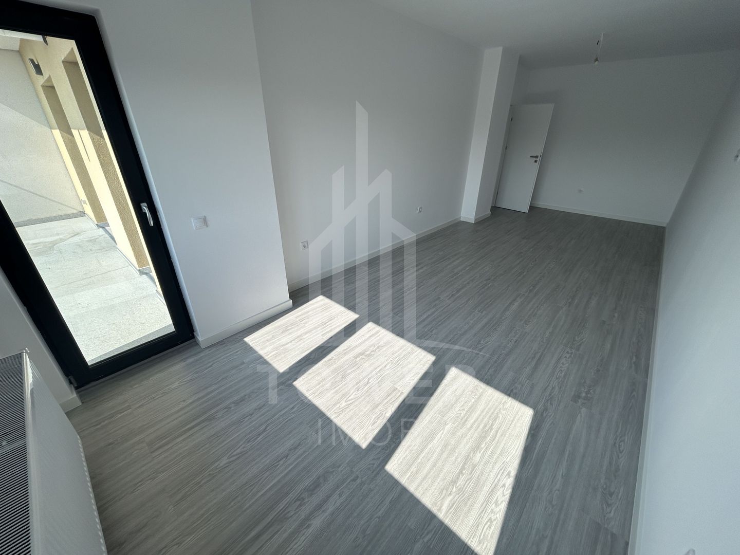 Spațiu de birou de închiriat – 2 camere, balcon generos – Turnișor - Poză 1