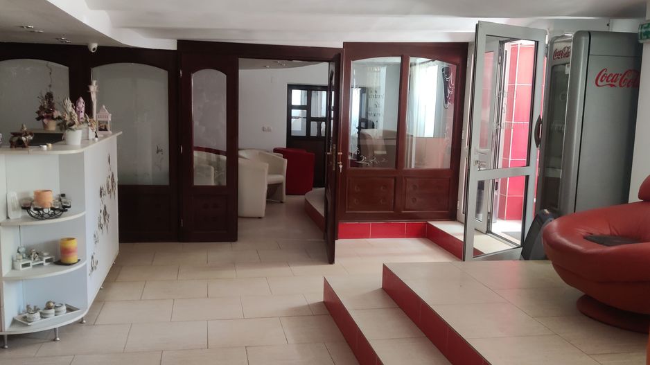 IDEAL PENTRU SALON INFRUMUSETARE / RESTAURANT/BAR/GRADINITE - Poză 7