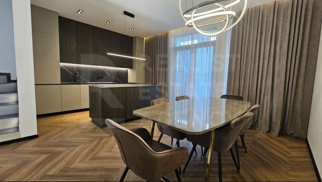 Chirie towhouse, 3 nivele, str. Lacului, Centru - Poză 1