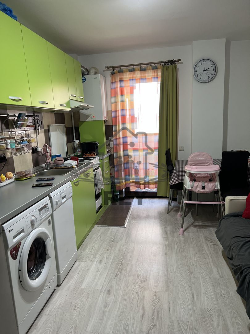 Apartament etaj 3/dormitor/bucatarie/baie/balcon - Poză 2