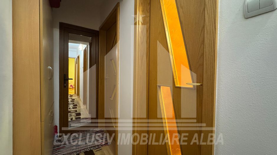 Apartament cu 3 camere decomandate, etaj 2, Centru - Poză 5