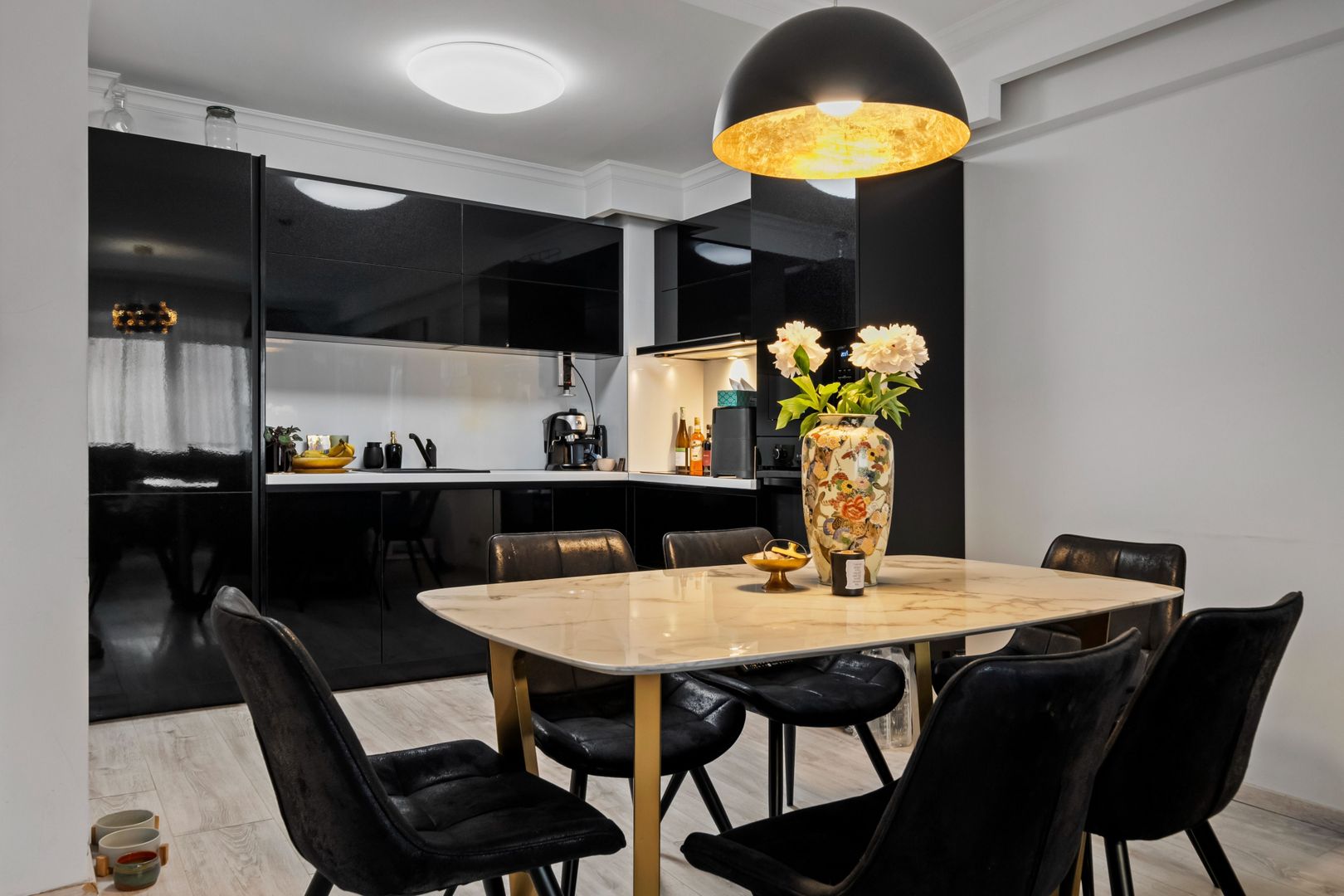 APARTAMENT 2 CAMERE CU LOC DE PARCARE INCLUS - Poză 4