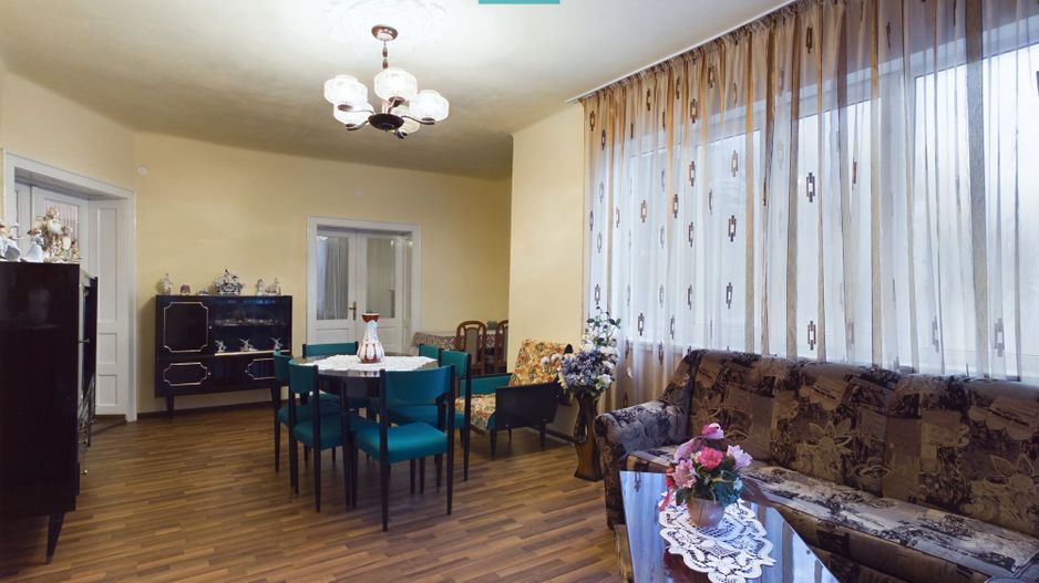 Casă pitorească în județul Arad - Poză 1