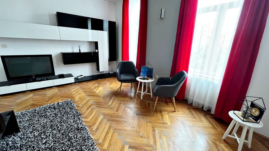 Zona Piața Unirii-Poarta Schei apartament spațios, mobilat complet - Poză 1