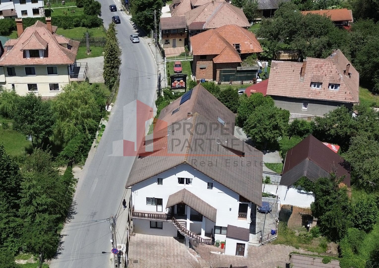 Pensiune lângă Castelul Bran | 9 camere | Pregătită pentru activitate - Poză 1