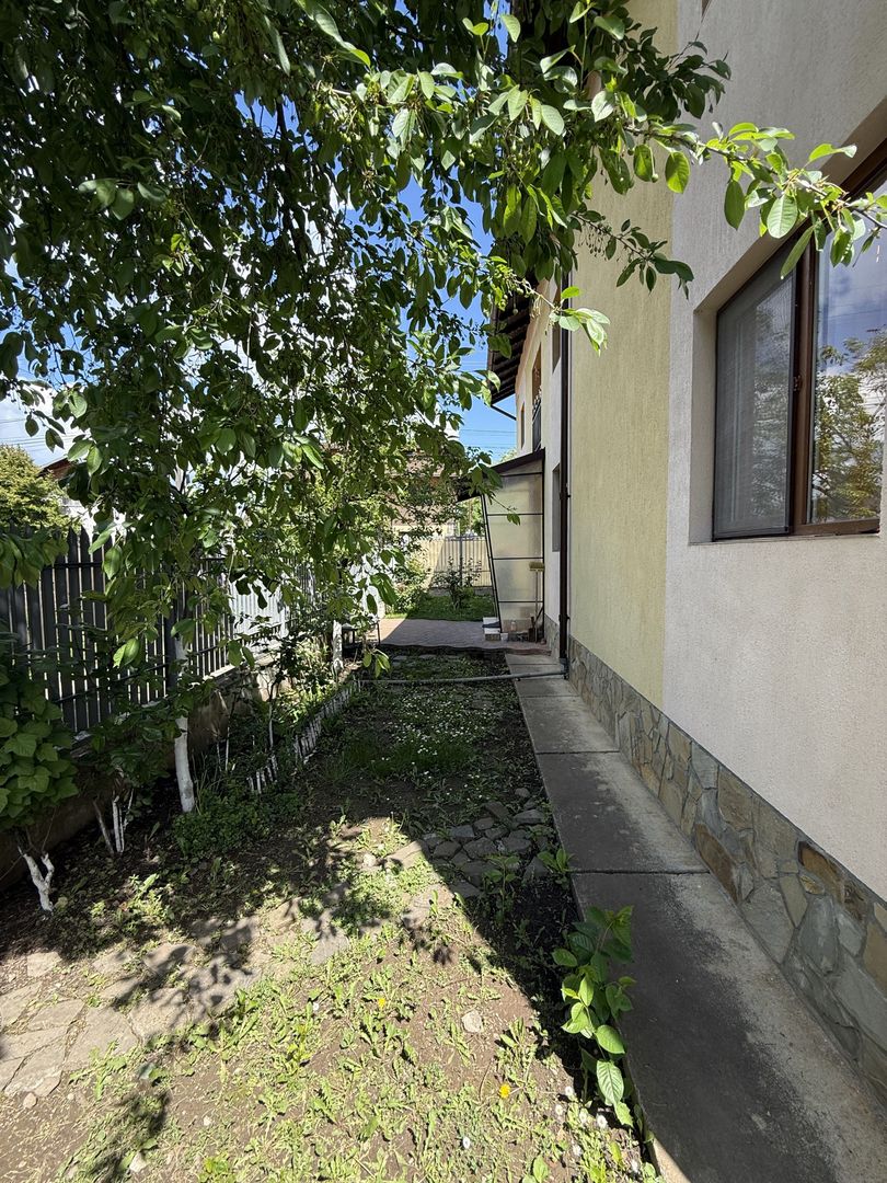 Vila construită in 2010 - P+1+pod - S=236 mp și curte 238 mp Campina! - Poză 34