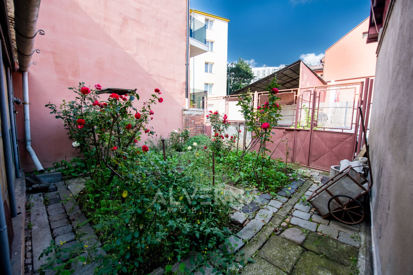 Casa individuala cu 2 camere, teren si acces auto langa Cluj Arena - Poză 3