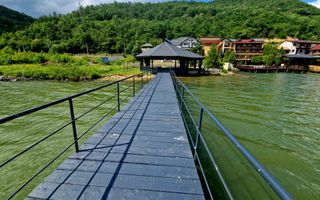 Pensiune Premium de Vânzare pe Malul Dunării – Eșelnița | 0% Comision - Poză 2