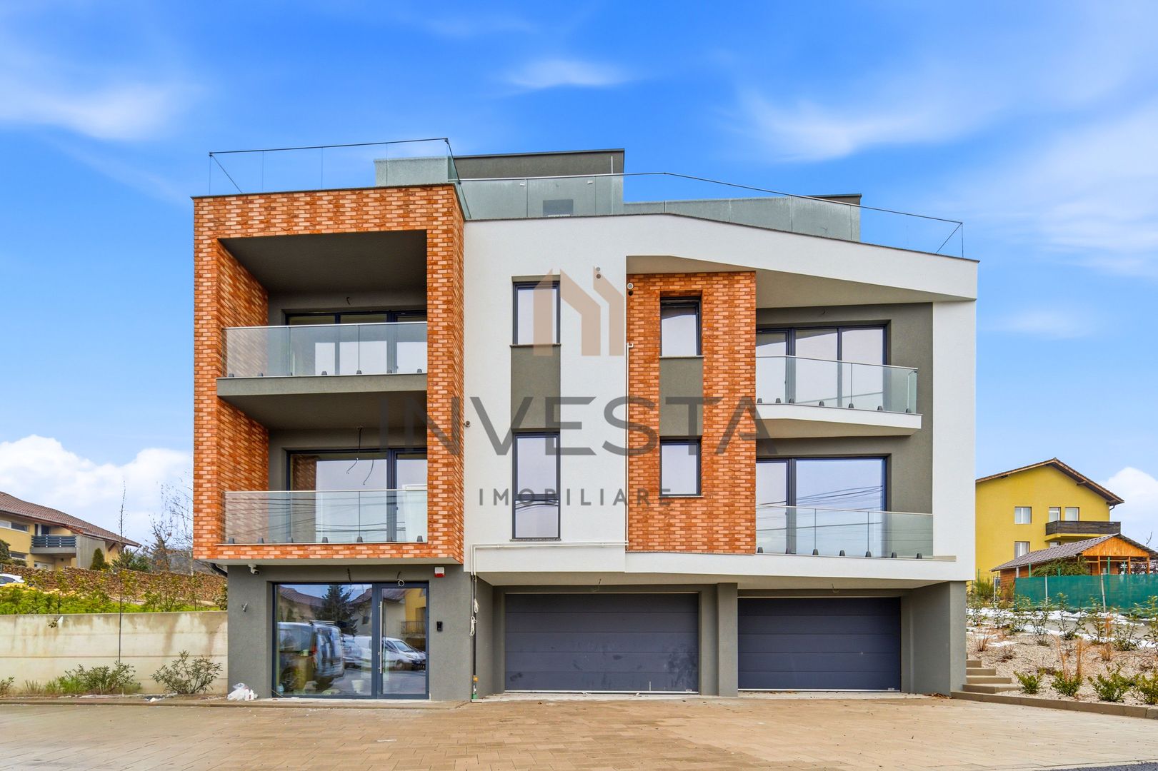 Apartament in vila! 4 camere 125.56 mp utili+37 mp terasa! 2 garaje! - Poză 1