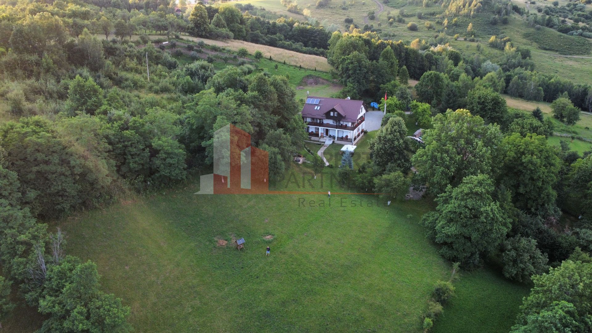 Vilă 340 mp Bran | Teren 5500 mp | 6 dormitoare cu băi proprii - Poză 39