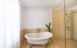 Resedinta spectaculoasa  – Vila exclusivista deschidere directa la lac - Poză 22