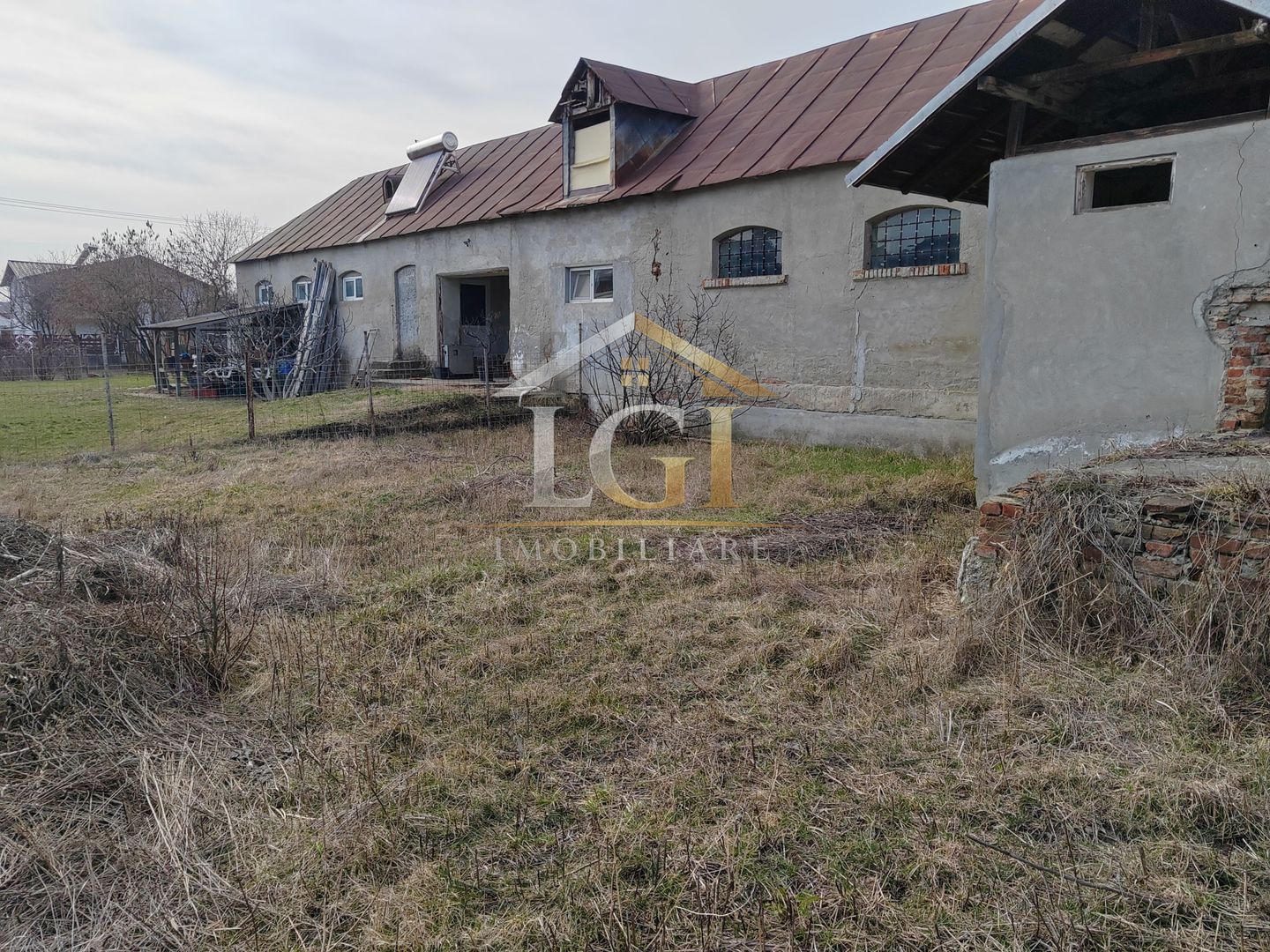 Teren intravilan 672 mp – poziție rară, la poalele Mănăstirii Dealu, - Poză 1