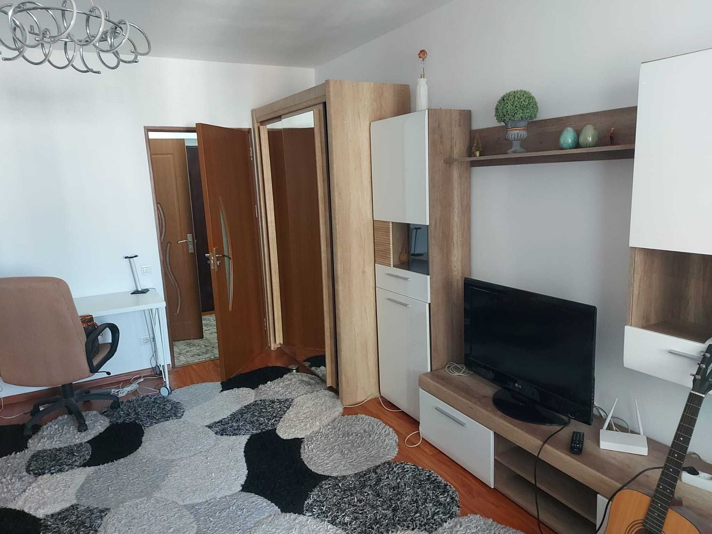 Garsoniera Titan - Poză 1