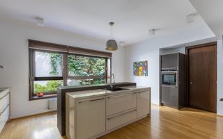 CASA ART-DECO CONSOLIDATA in 2011 cu gradina de 160 mp - Poză 9