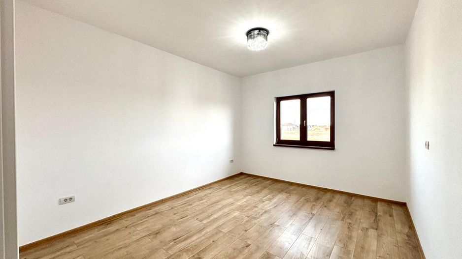 Duplex  cu 4 camere si teren generos , Sacalaz - Poză 15