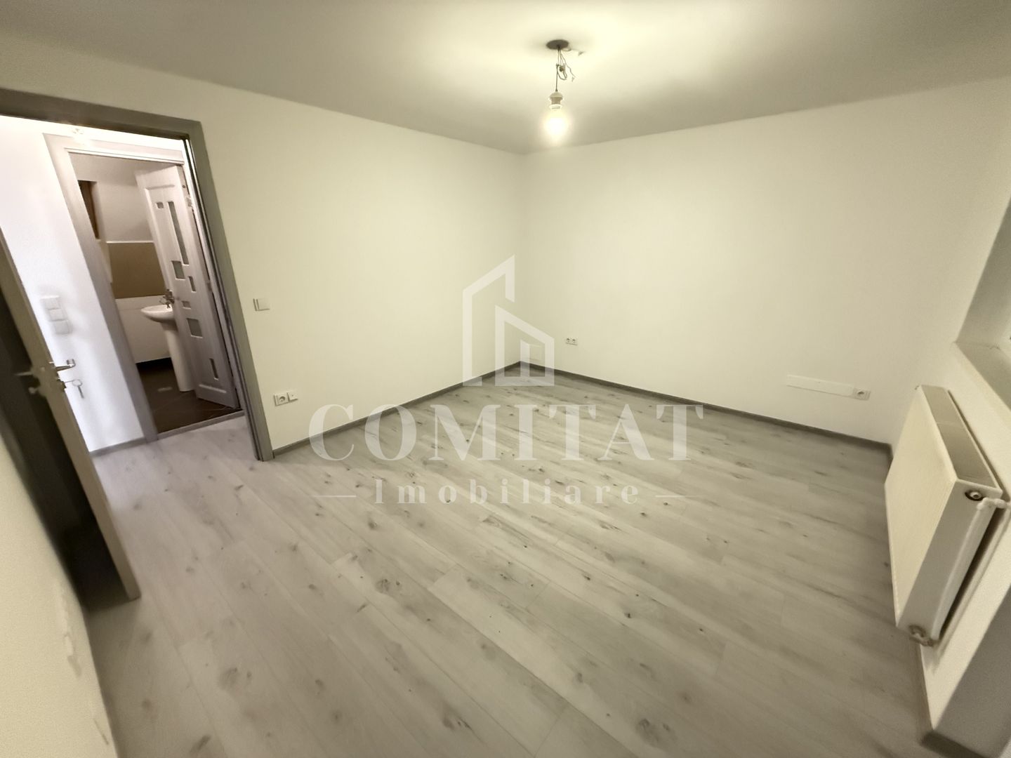 Casa înșiruită cu 4 camere | Parcare | Zona străzii A. Iancu Floresti - Poză 2