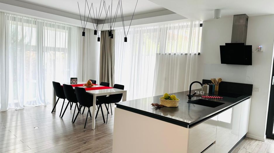 Vila Individuală Elegantă cu 6 camere, Curte Proprie–Padurea Baneasa - Poză 3