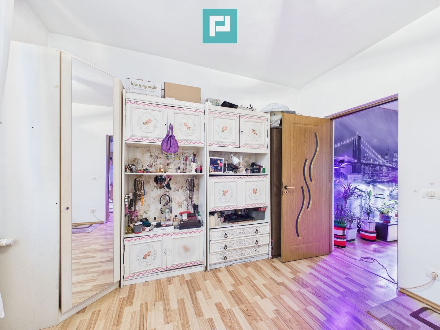 Casa cu 6 camere in Parneava - Poză 4