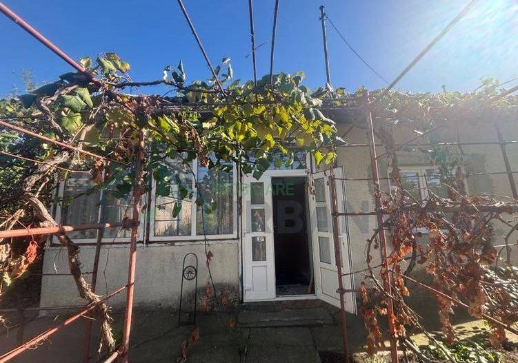 Casă individuală cu 4 camere și 600 mp teren – Pașcani, jud. Iași - Poză 2