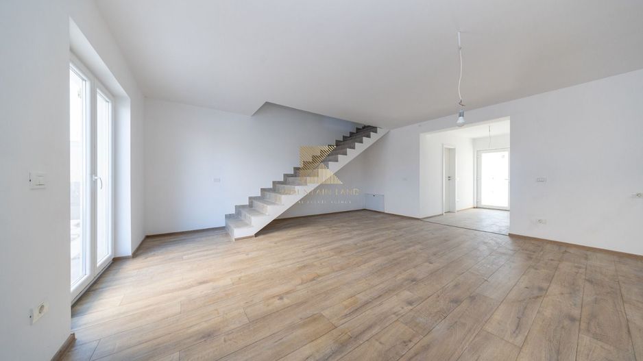 Casă modernă cu curte privată, aproape de Brașov – Cartierul Izvor - Poză 2