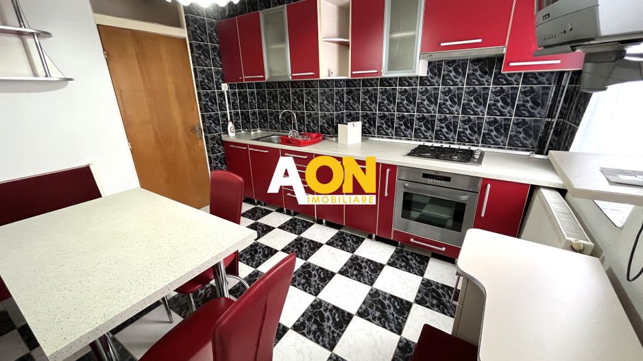 Apartament cu 3 Camere, Etaj Intermediar, Zona Cetate - Poză 1