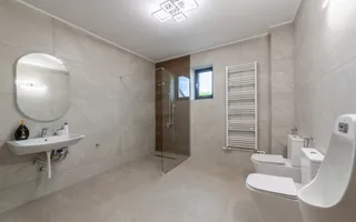 Casă spațioasă cu 8 camere - Pitești - 0% Comision - Poză 13