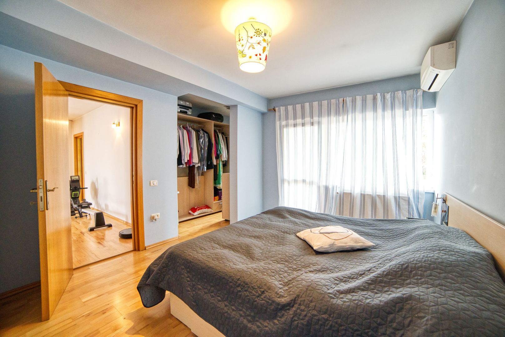 Casa complet mobilata 5 camere 3 bai curte generoasa - Poză 31