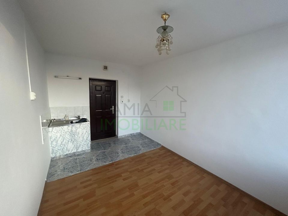Garsoniera tip Cameră Tractorul, etaj intermediar - Poză 2