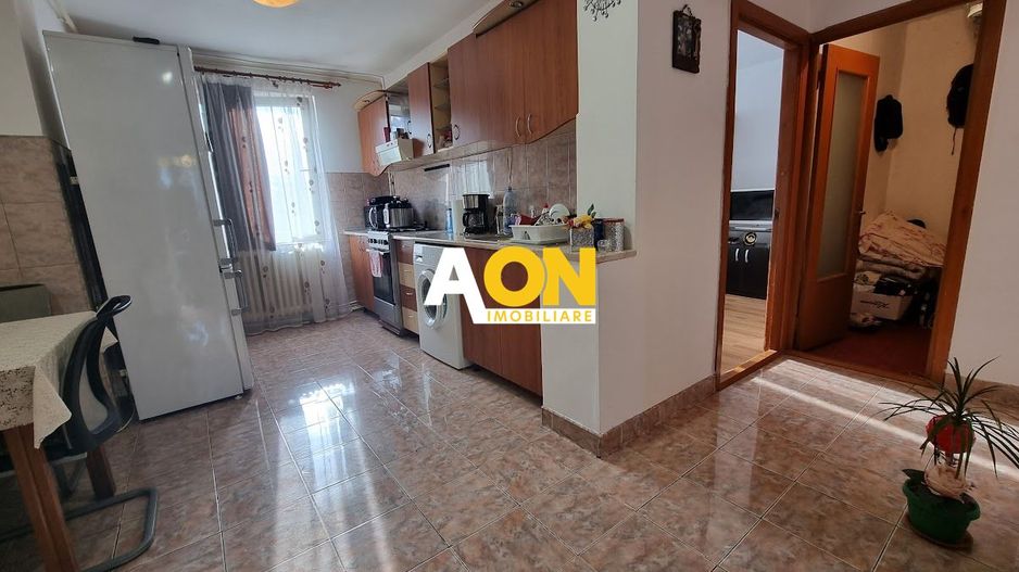 Apartament decomandat cu 3 camere, balcon, Ampoi 1 - Poză 2