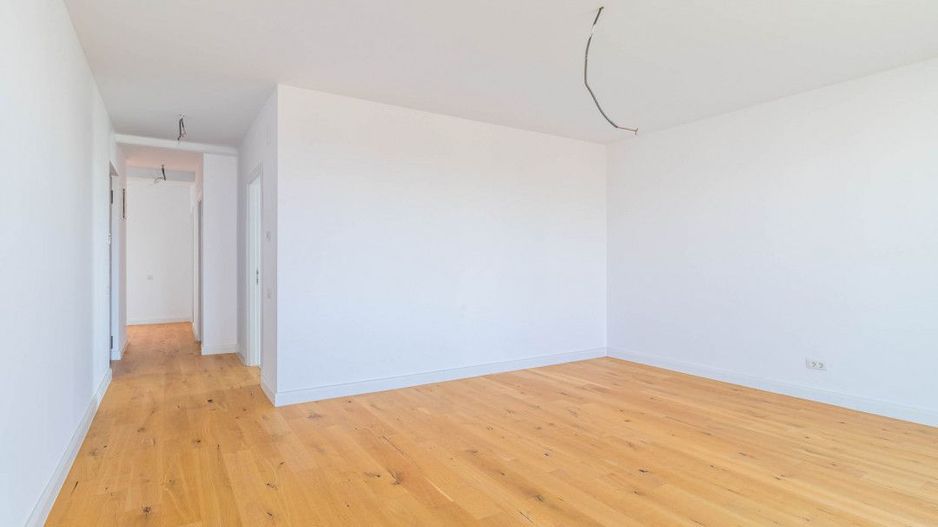 Apartament 3 camere Sisesti - vedere catre lac - Poză 2