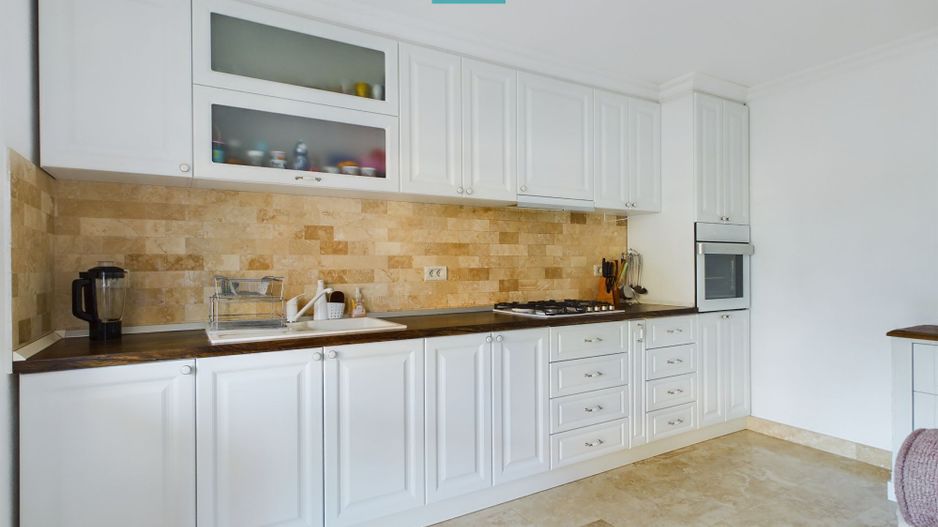 Vilă cu mansardă în Bujac - Poză 7