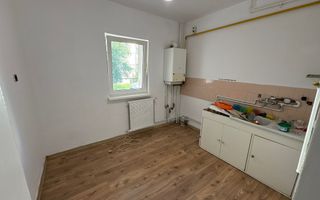 Apartament 2 camere decomandat str. Crângului (parter) lângă liceul Economic - Poză 2