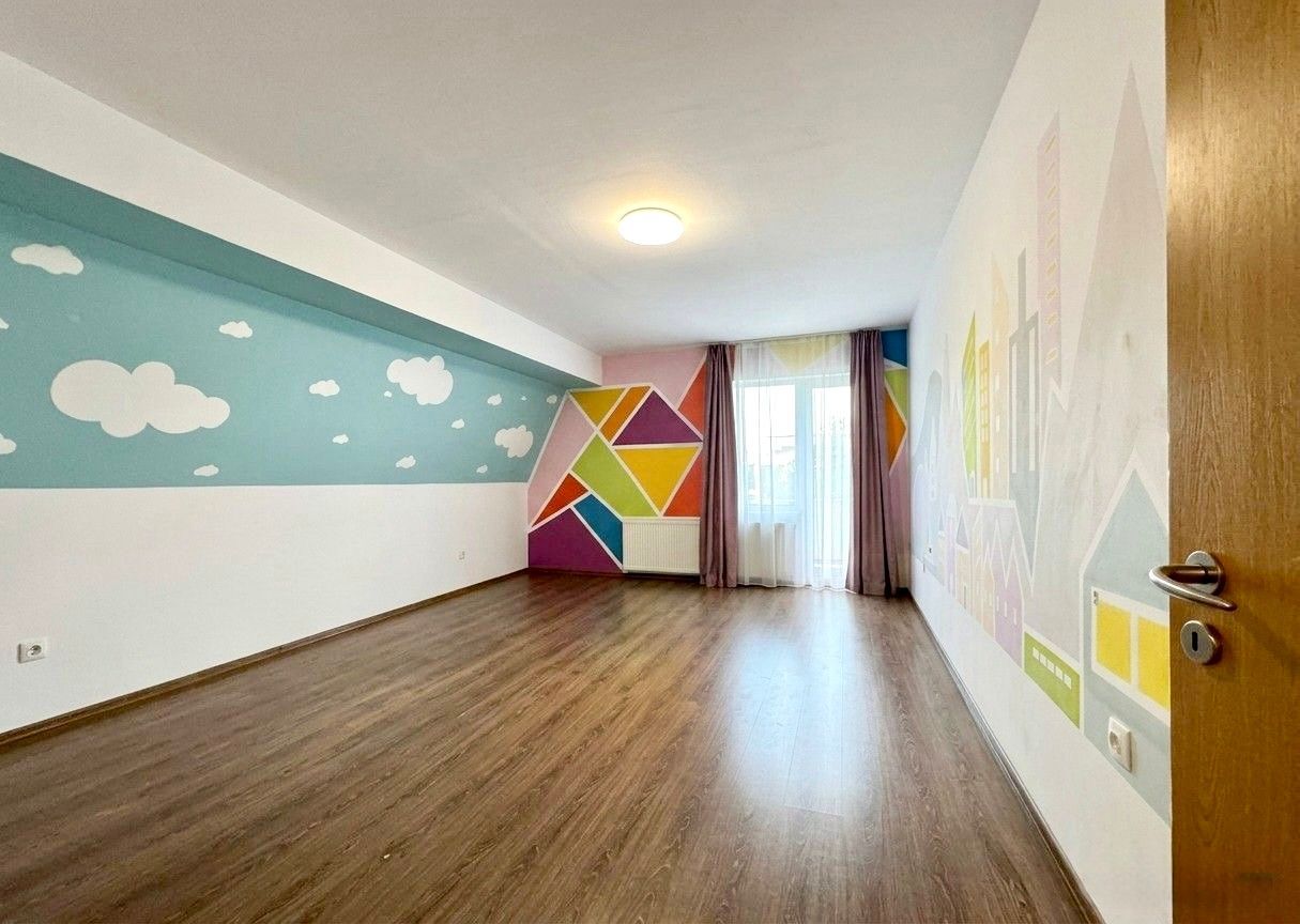 Casa spațioasă, cu spațiu comercial, locuri de parcare - Aradului Vest - Poză 10