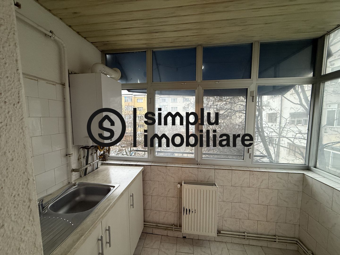 2 camere modificate in 3, etaj 2/4, centrala, Rovine - 115 000 Euro - Poză 3