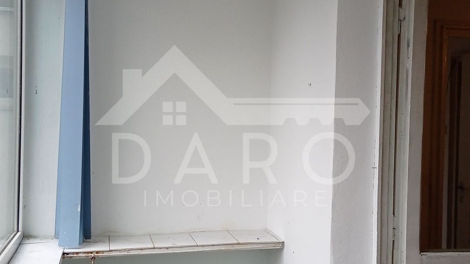 Vând apartament 3 camere - Poză 8