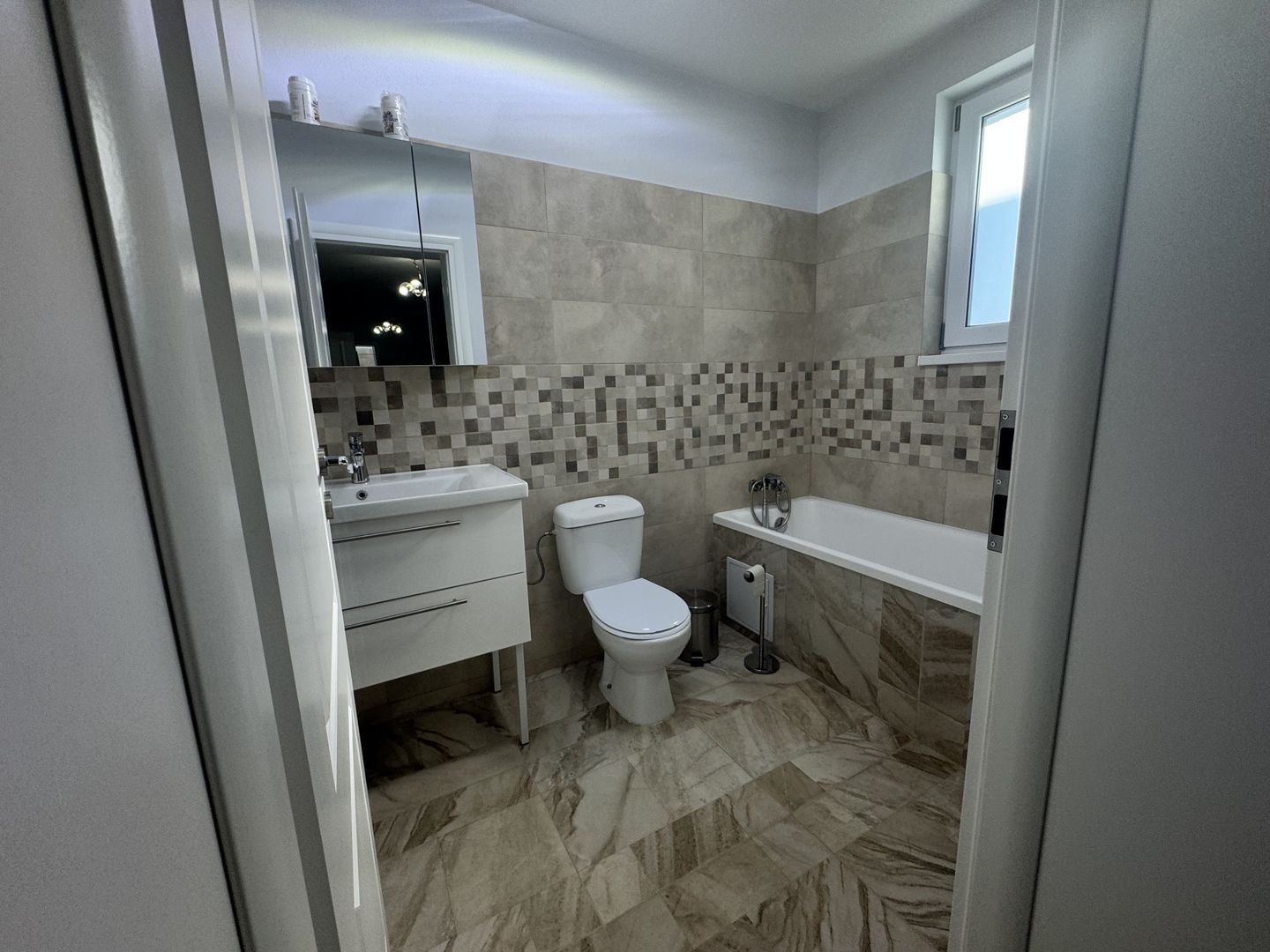 Apartament 2 camere Domnesti Loc de Parcare - Poză 9