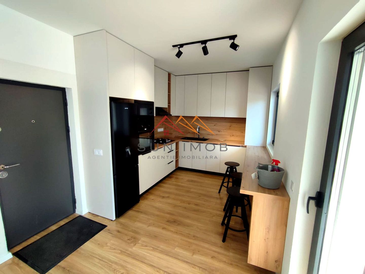 APARTAMENT 3 CAMERE | PRIMA ÎNCHIRIERE | MOBILAT ȘI UTILAT | CÂMPINA - Poză 1