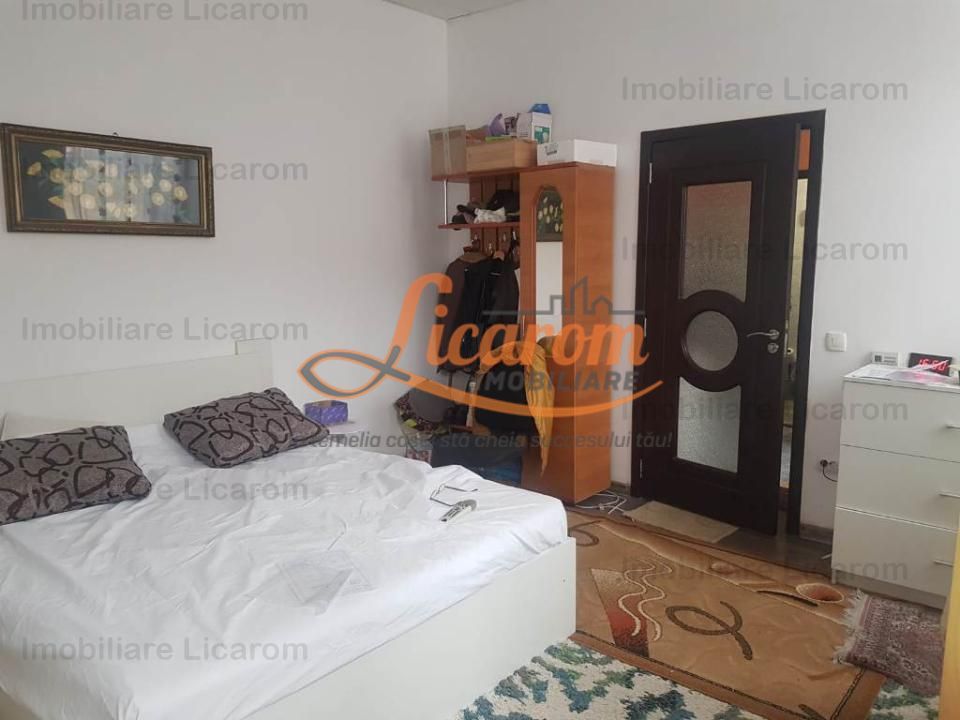 Corp de casa Blumana, zona str Lunga,curte,pod,beci. - Poză 1