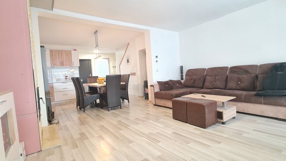 Casa 4 camere semimobilata in Cartier Izvor Tarlungeni Brasov - Poză 3