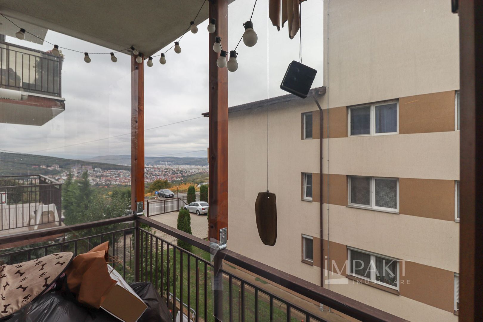 Apartament spatios cu balcon si terasa, complet mobilat, Europa! - Poză 24