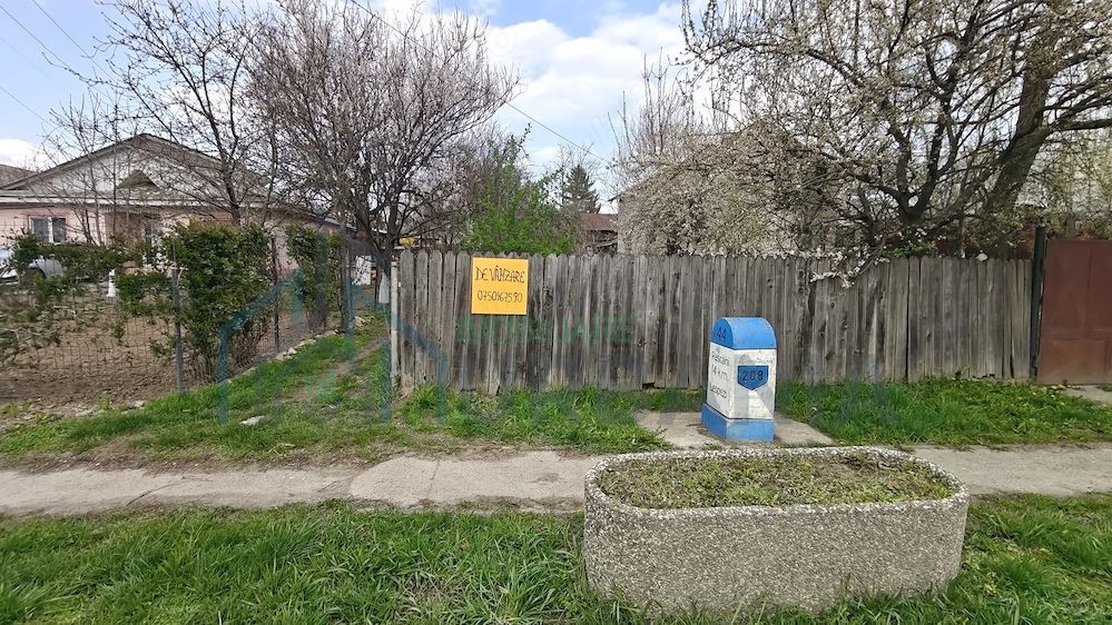 Teren intravilan cu casă locuibilă, în centrul comunei Lespezi, Iași - Poză 2