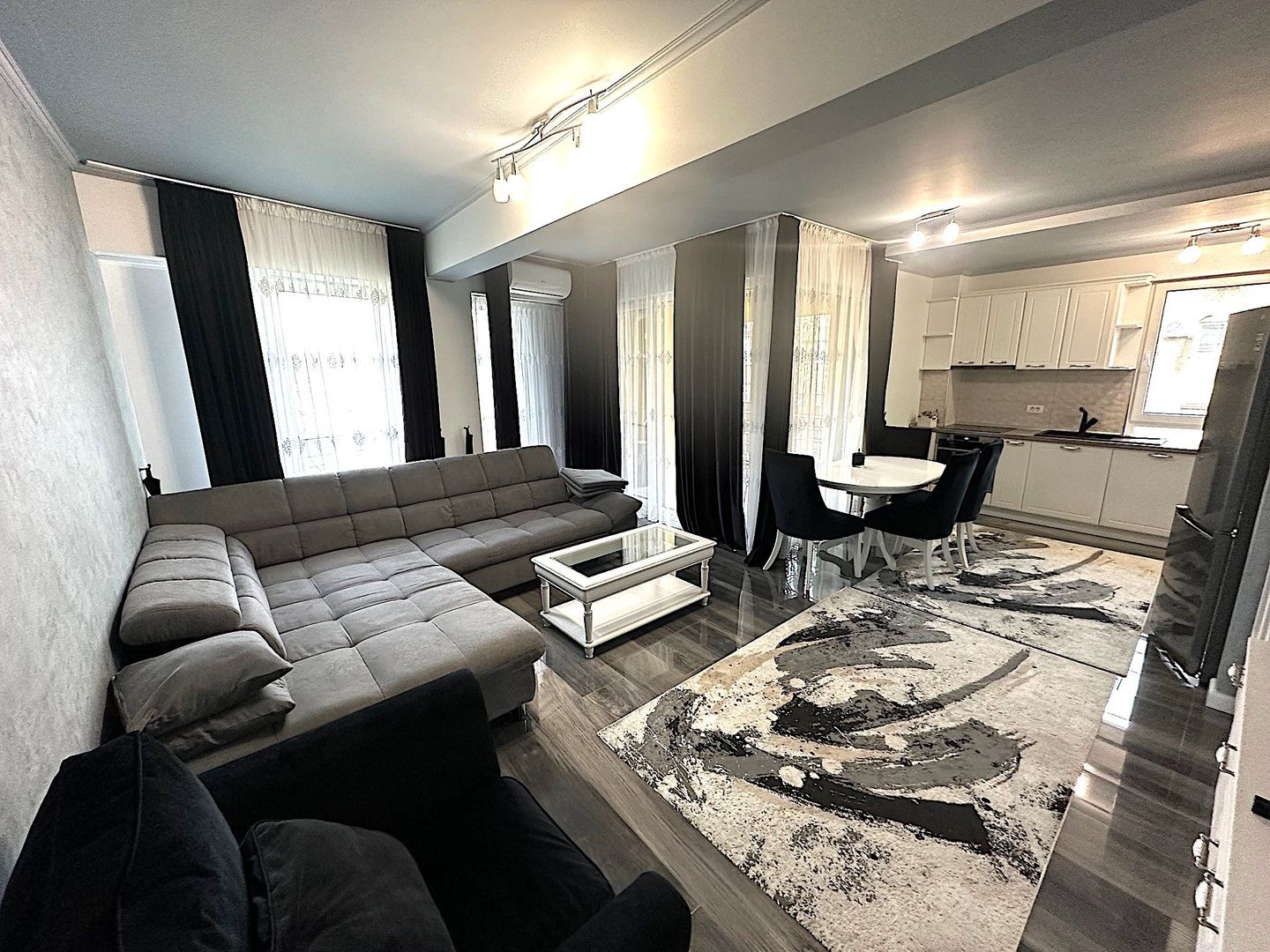 Apartament 2 camere se vinde mobilat - Poză 3