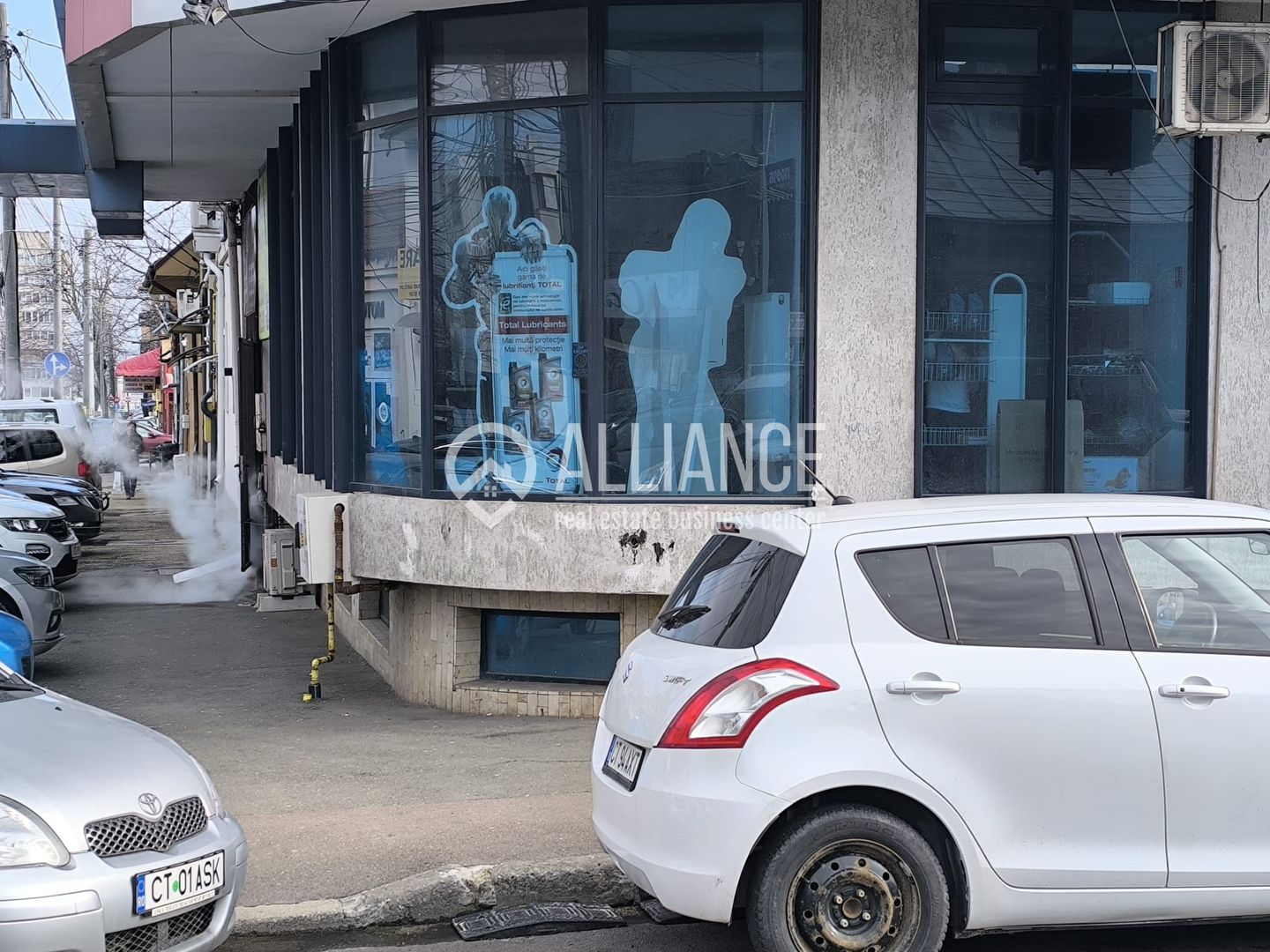 CENTRU ATELIERELOR - Spatiu comercial cu suprafata vitrata mare ! - Poză 19