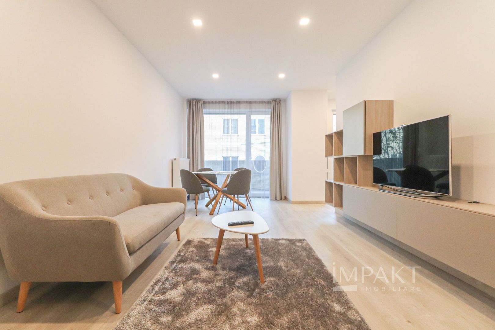 Apartament aflat la prima inchiriere, zona Parcului Central. - Poză 1