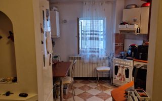Soarelui | 3 Camere | Etaj 1 | Centrala proprie | Boxa - Poză 1