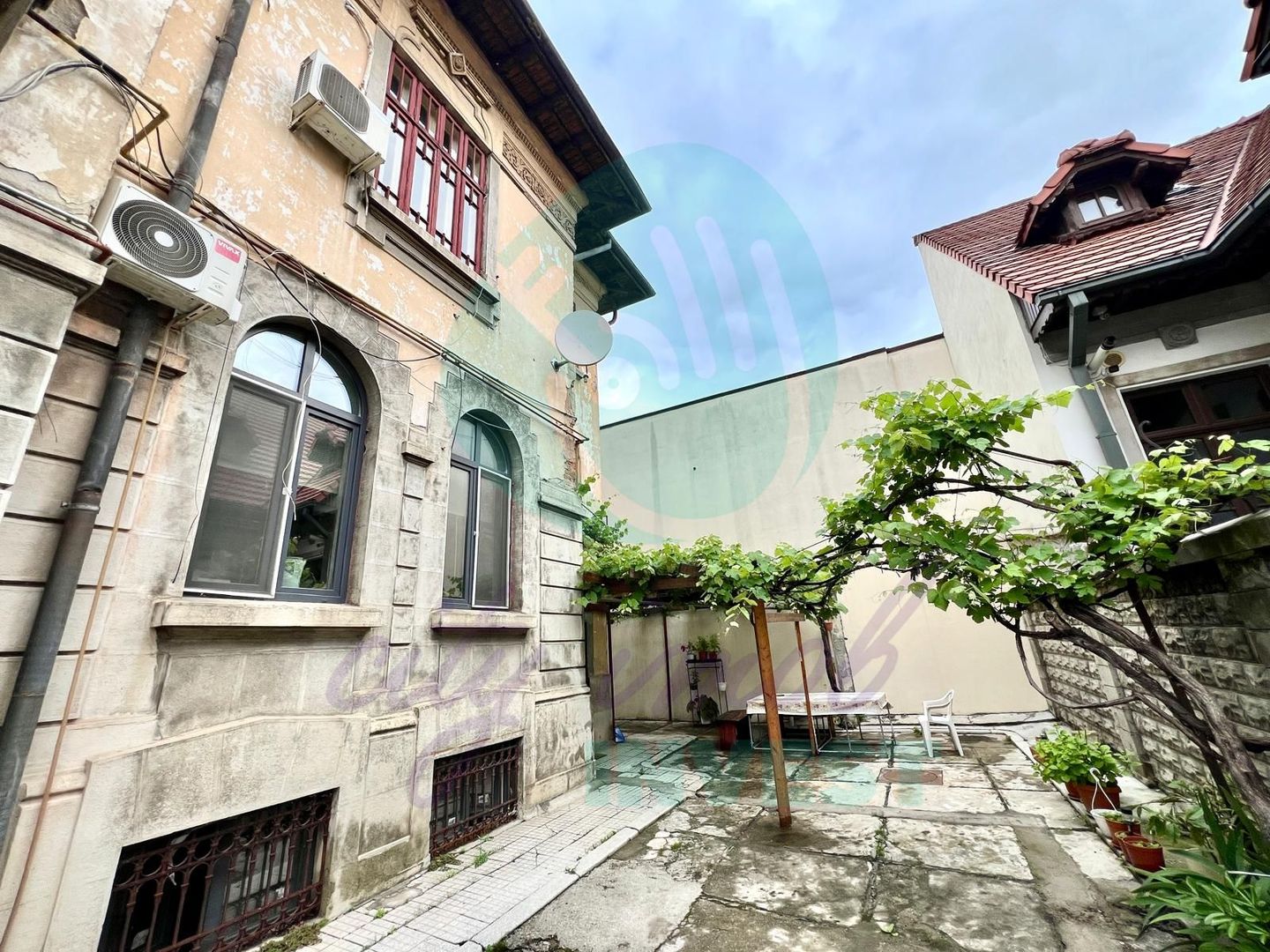 Apartament în vilă interbelică Unirii – Carol | | Curte | Ideal cabinet/birou - Poză 2