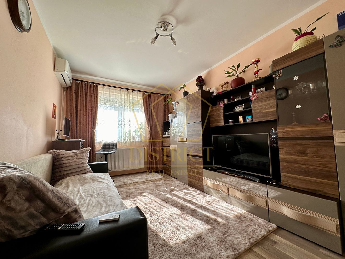 Apartament cu 3 camere mobilat si utilat la parter in Giroc la asfalt. - Poză 1