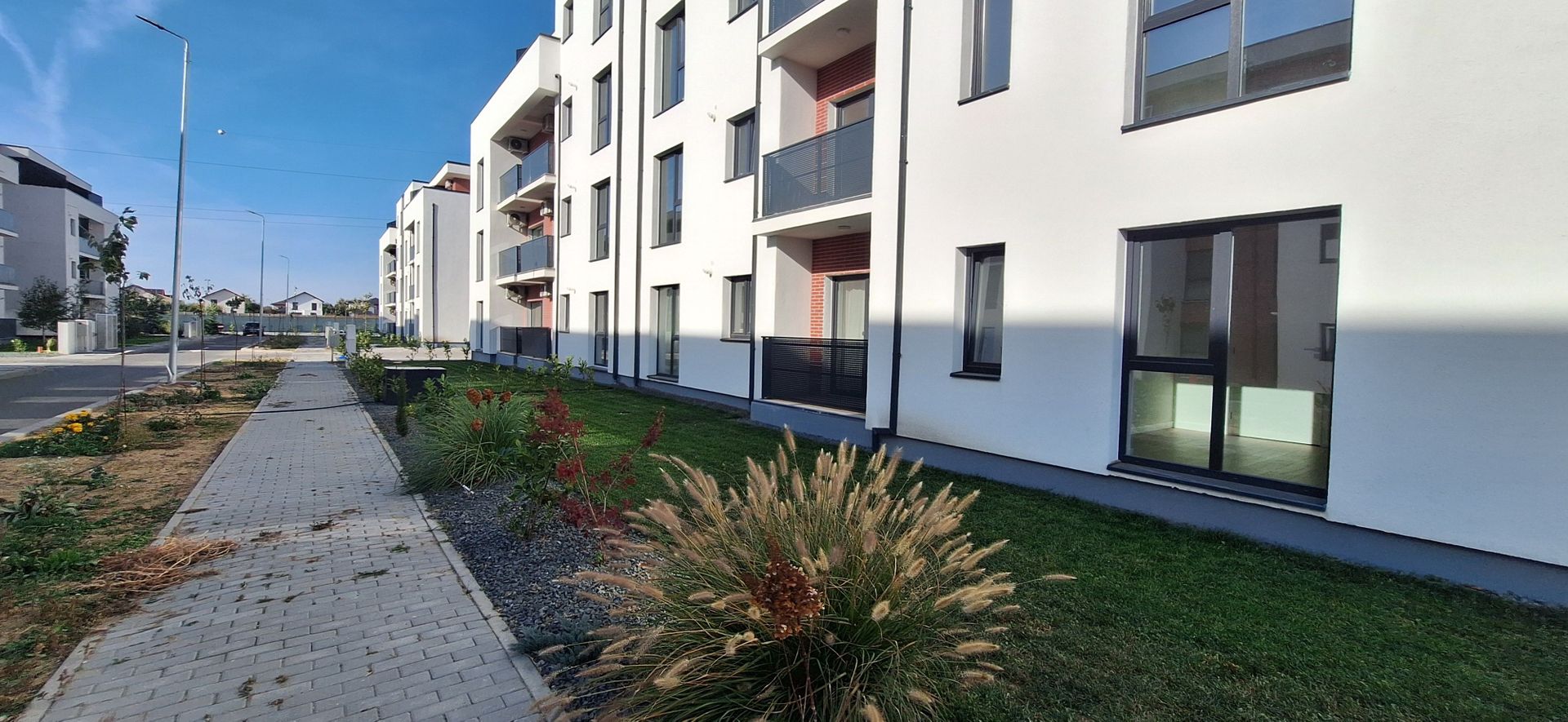 Apartament 2 camere cu loc de parcare inclus - Poză 1