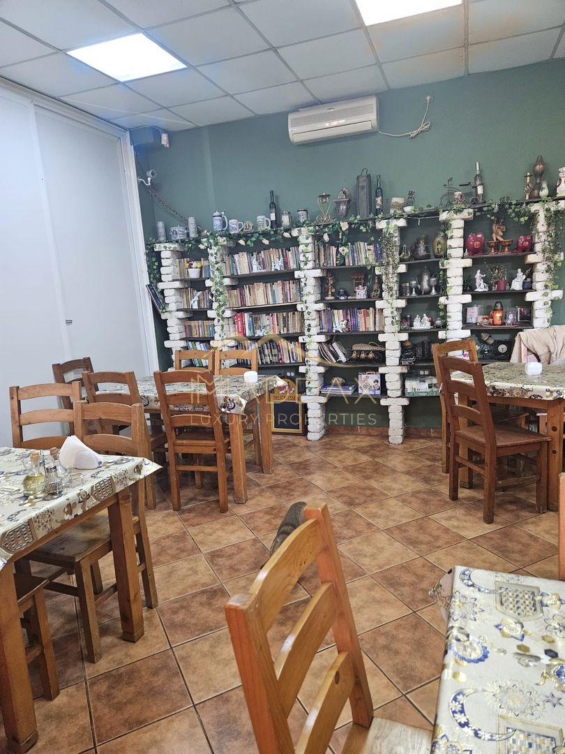 Pensiune 10 camere cu restaurant // teren 900 mp // Moieciu de Jos - Poză 13