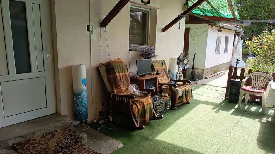 BRASADAS vinde casă 4 cam zona UNIO pentru două familii. - Poză 3